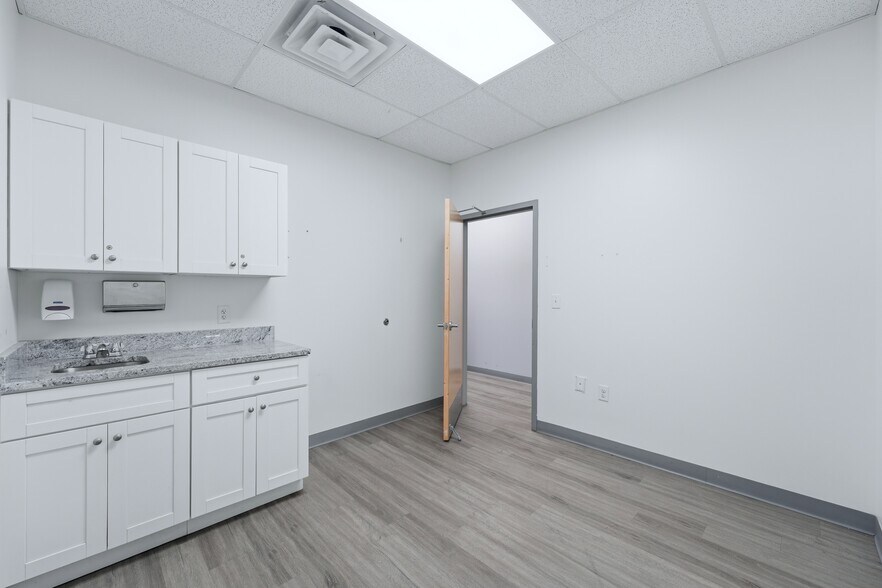 More Photos Of 430-432 Broadway, Bayonne Storefront For Lease