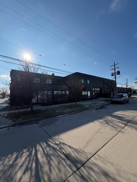 More Photos Of 2625-2675 Nakota Rd, Royal Oak Warehouse For Lease