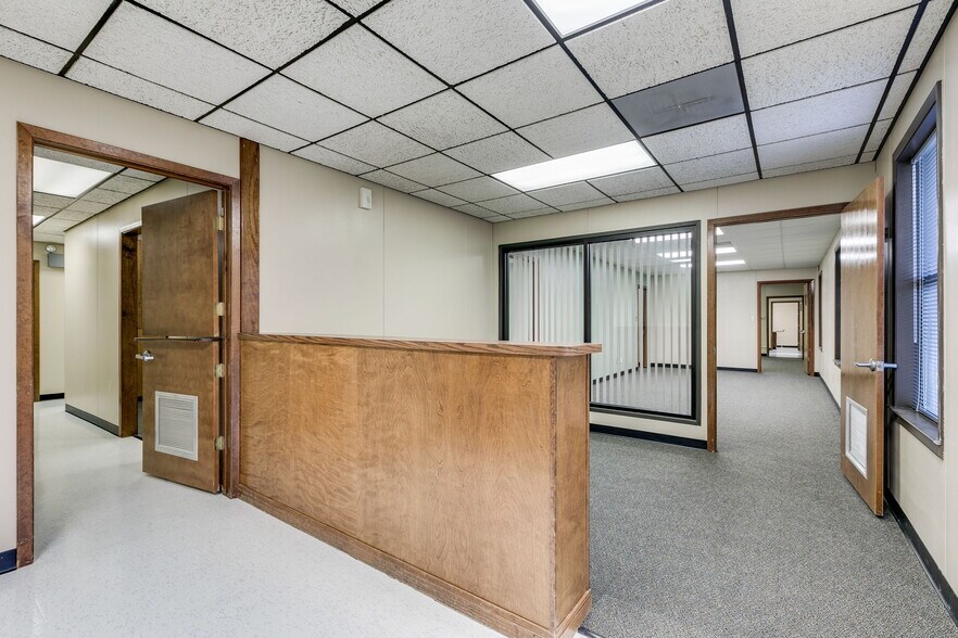 More Photos Of 602 W 12th St, Taylor Office For Lease