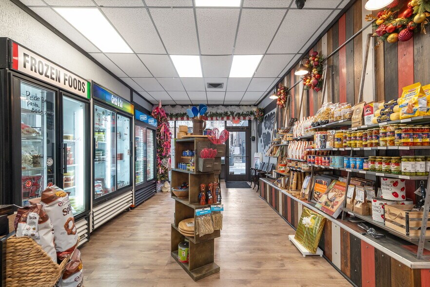 More Photos Of 140 Clinton St, Schenectady Storefront Retail Residential For Lease