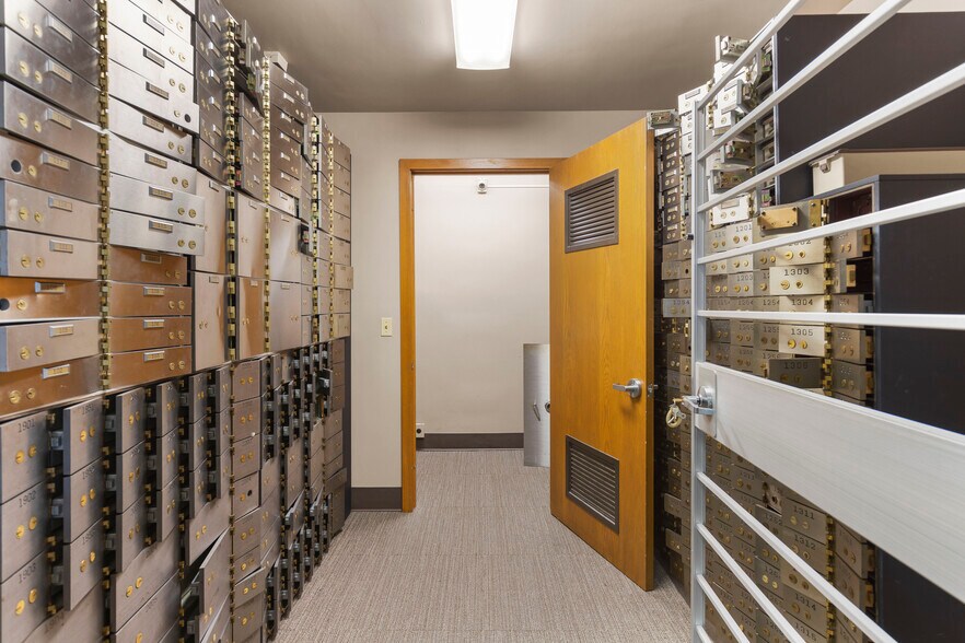 More Photos Of 3506 168th St NE, Arlington Bank For Sale