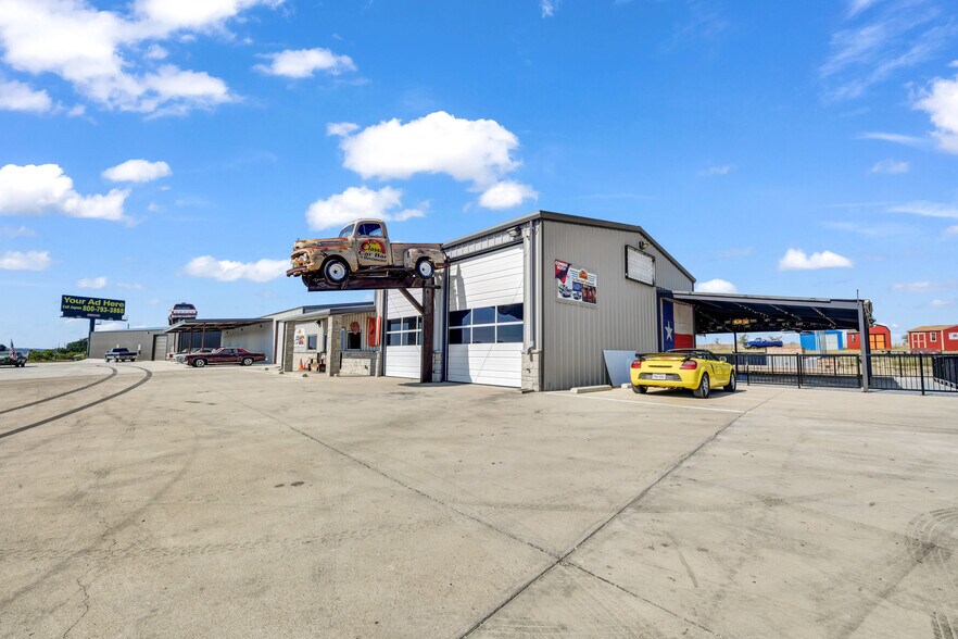 More Photos Of 5989 N FM 51, Weatherford Showroom For Sale