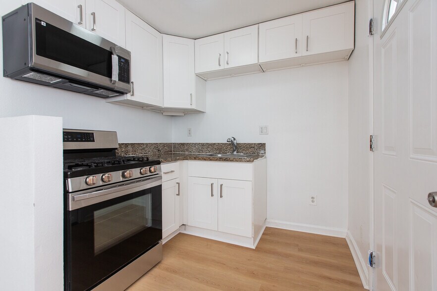 More Photos Of 14425 Prairie Ave, Lawndale Office Residential For Sale