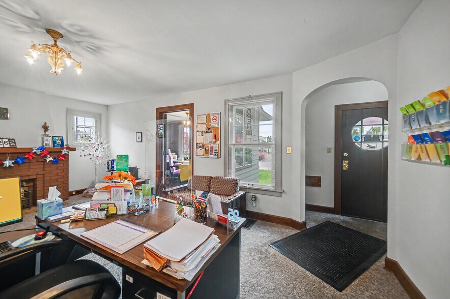 More Photos Of 743 1/2 Harding Way W, Galion Office Residential For Sale