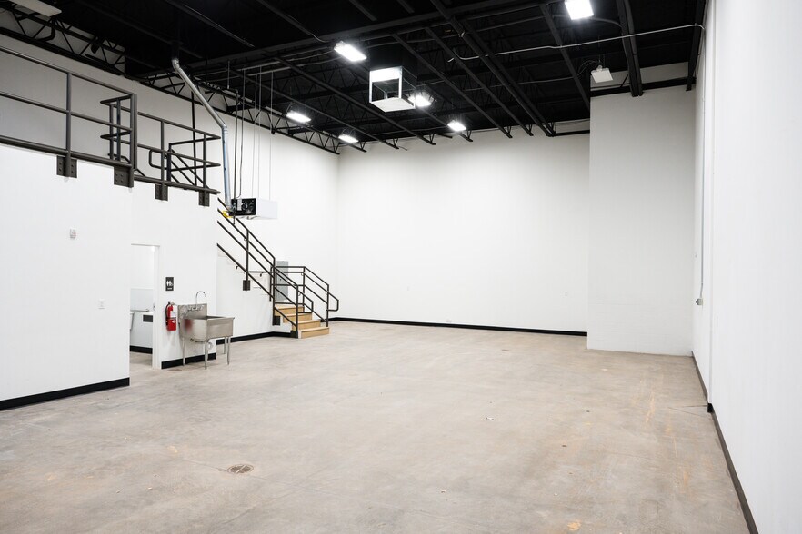 More Photos Of 164 Old Highway 91 hwy, Hurricane Warehouse For Lease