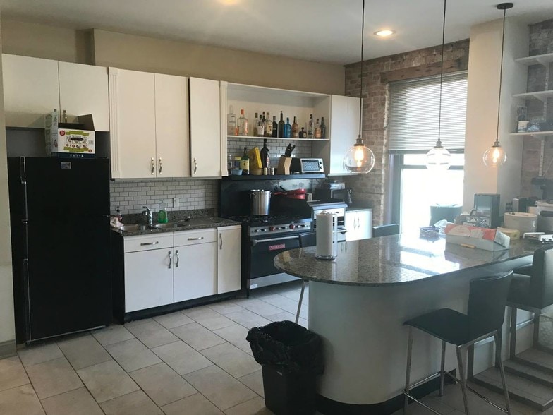 More Photos Of 2250 W Grand Ave, Chicago Storefront Retail Office For Lease