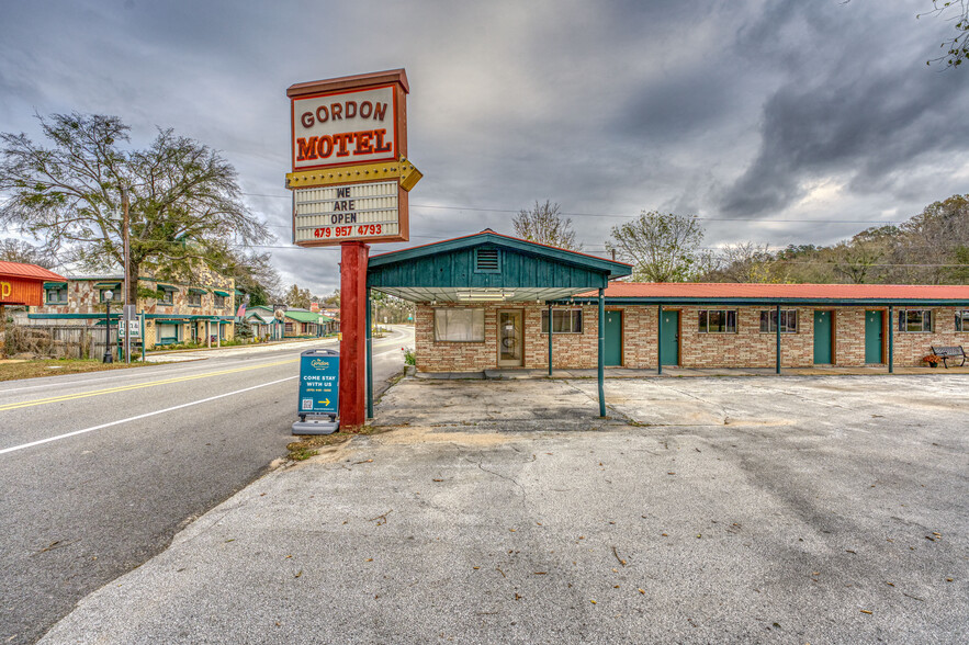 Primary Photo Of 208 Court St, Jasper Hotel For Sale