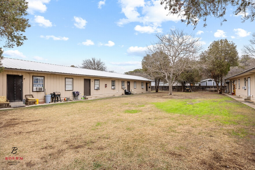 More Photos Of 2906-2908 Hunt St, Kerrville Apartments For Sale