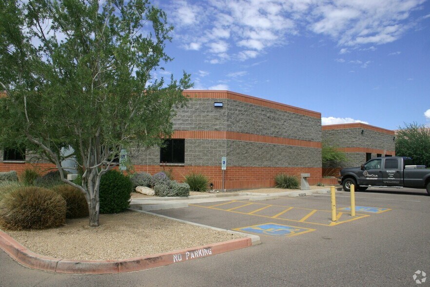 More Photos Of 7678 E Greenway Rd, Scottsdale Light Distribution For Lease