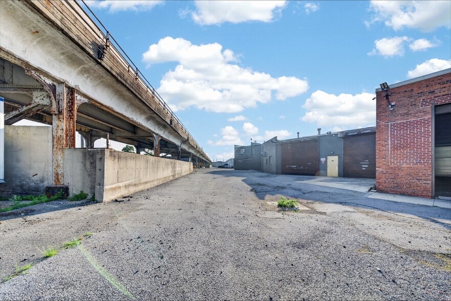 More Photos Of 145 E Mineola Ave, Valley Stream Warehouse For Lease