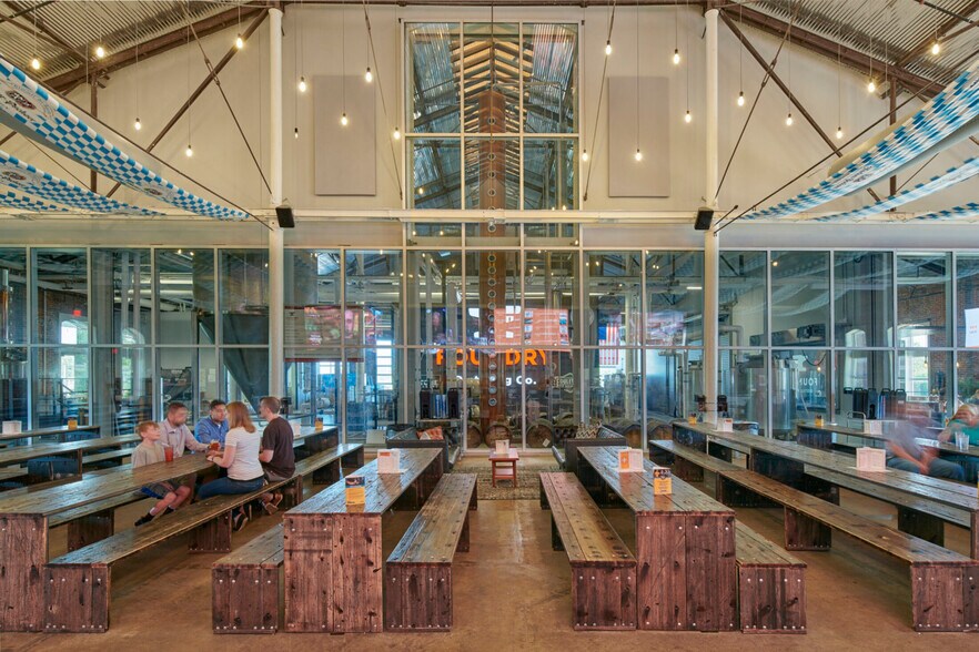 More Photos Of 111 S 11th St, West Des Moines Warehouse For Lease