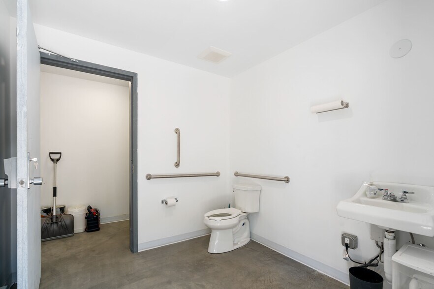 More Photos Of 110 Emma Rd, Taos Ski Valley Freestanding For Sale