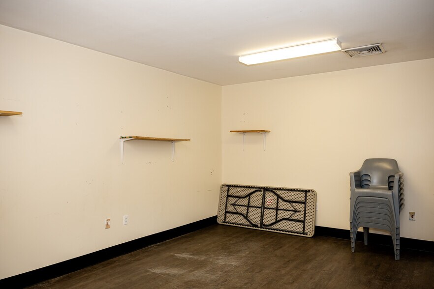 More Photos Of 626 Old River Rd, Sylvania Manufacturing For Sale