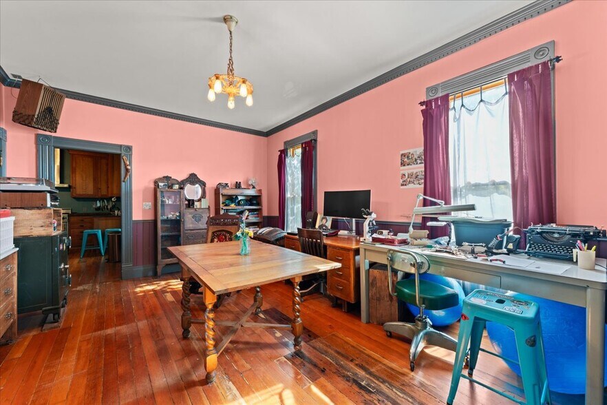 More Photos Of 3039 SE Stark St, Portland Storefront Retail Residential For Sale