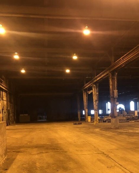 More Photos Of 900 Sterling St, LaSalle Warehouse For Lease