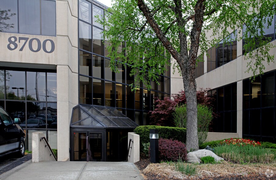 More Photos Of 8700 State Line Rd, Leawood Office For Lease