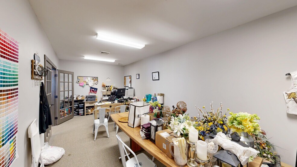 More Photos Of 730 Main St, Oxford Industrial For Lease