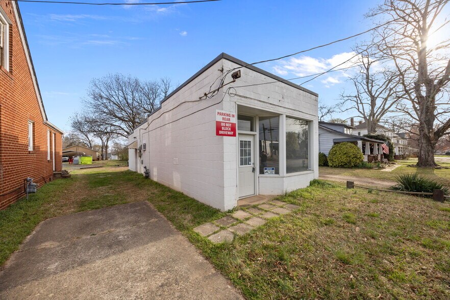 More Photos Of 215 Burlington Ave, Gibsonville Flex For Sale