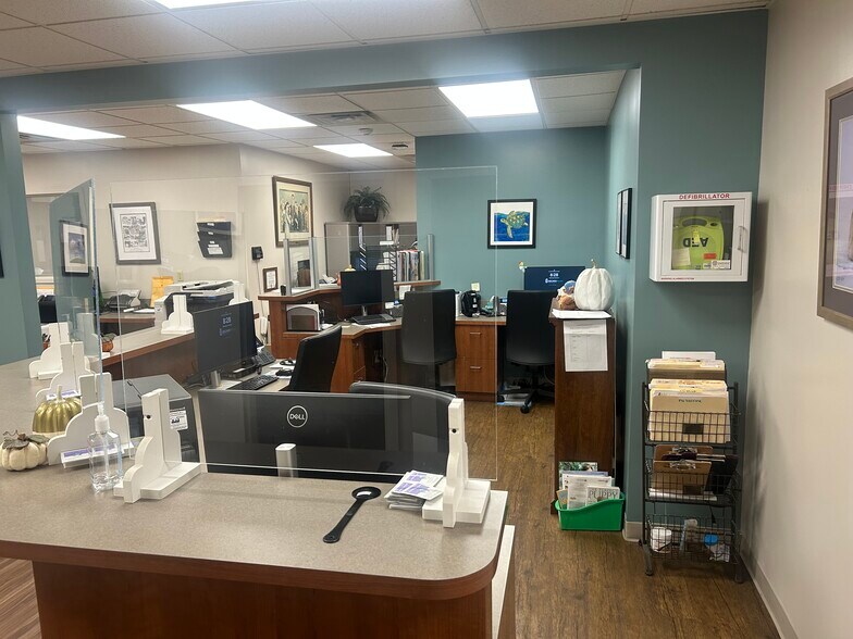 More Photos Of 6 Blackstone Valley Pl, Lincoln Medical For Sale