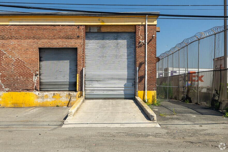 More Photos Of 9 Rewe St, Brooklyn Warehouse For Lease