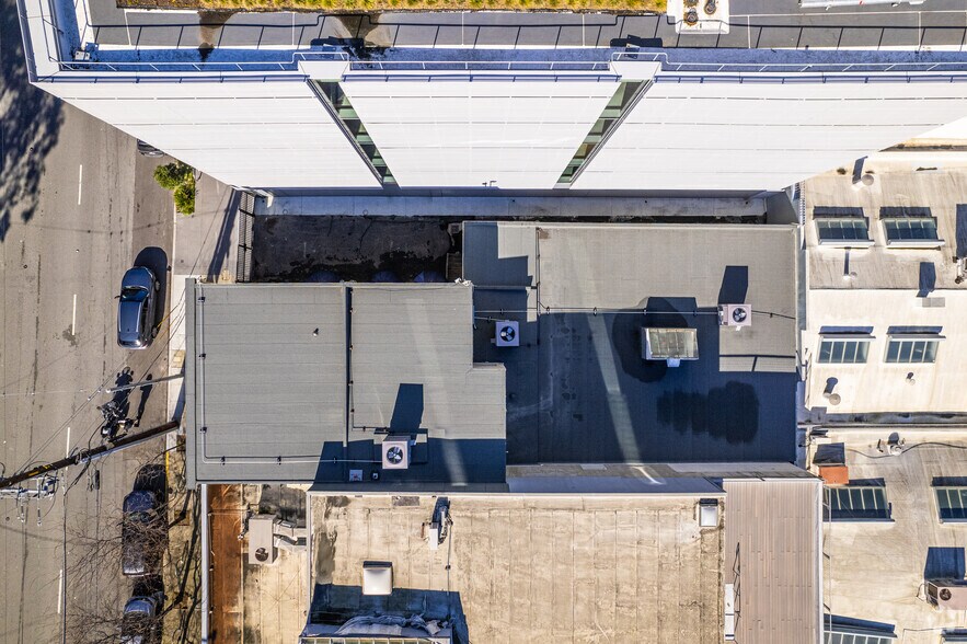 More Photos Of 343-345 Vermont St, San Francisco Light Distribution For Lease
