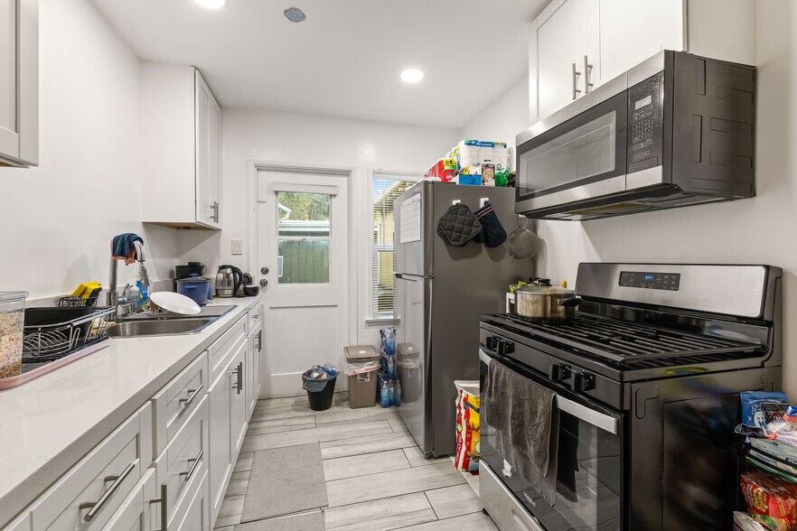 More Photos Of 1717 E Chevy Chase Dr, Glendale Multifamily For Sale