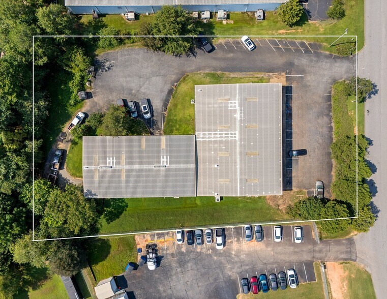 More Photos Of 9 Ellwood Ct, Greenville Warehouse For Lease