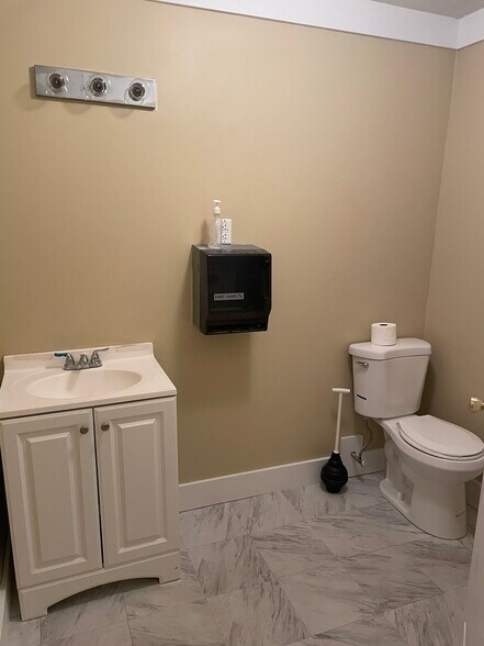 More Photos Of 304 Virginia Ave, Clarksville General Retail For Lease