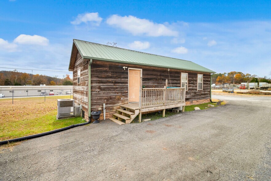 More Photos Of 372 Jones St, Decatur Warehouse For Sale