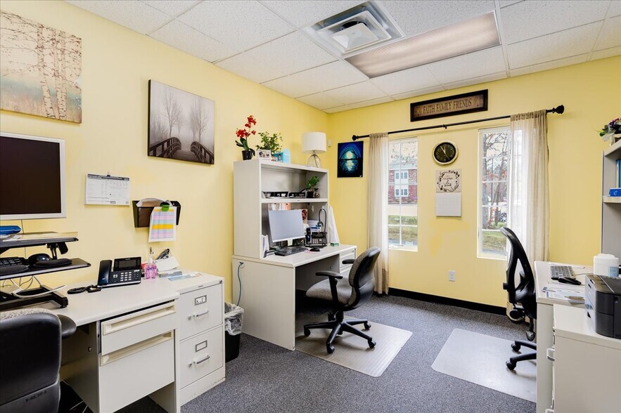 More Photos Of 207 Stage Rd, Hampstead Office For Sale