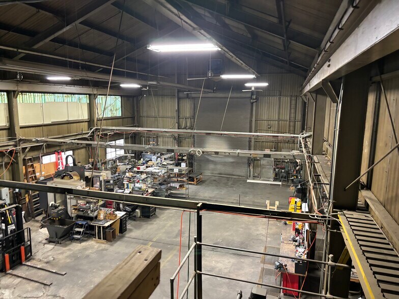 More Photos Of 317-325 S Main St, Pittsburgh Manufacturing For Lease