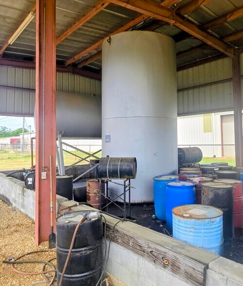 More Photos Of 1431 MS-69 S, Columbus Industrial For Lease