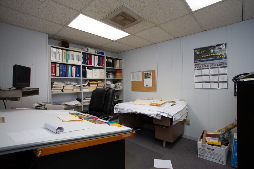 More Photos Of 710 4th St, Shenandoah Warehouse For Sale