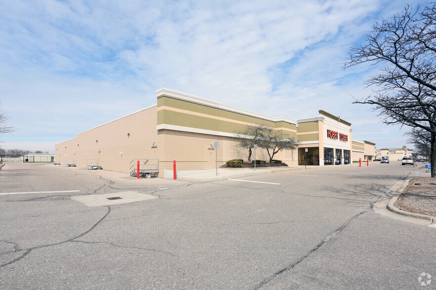 More Photos Of 44725-44807 Schoenherr Rd, Sterling Heights Unknown For Lease