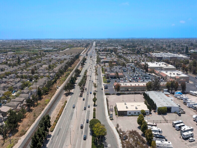 More Photos Of 2121 N Oxnard Blvd, Oxnard Auto Dealership For Lease