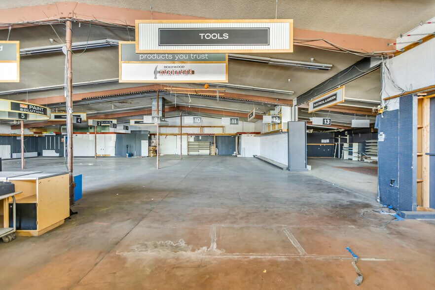 More Photos Of 5303 Freeport Blvd, Sacramento Storefront For Lease