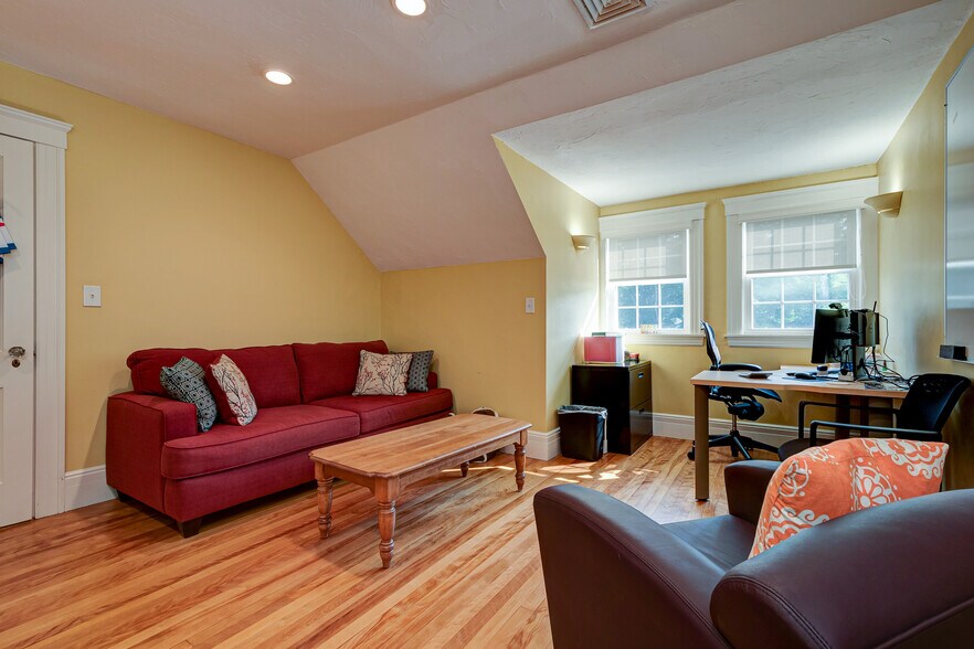 More Photos Of 8 Church St, Westborough Office Residential For Lease