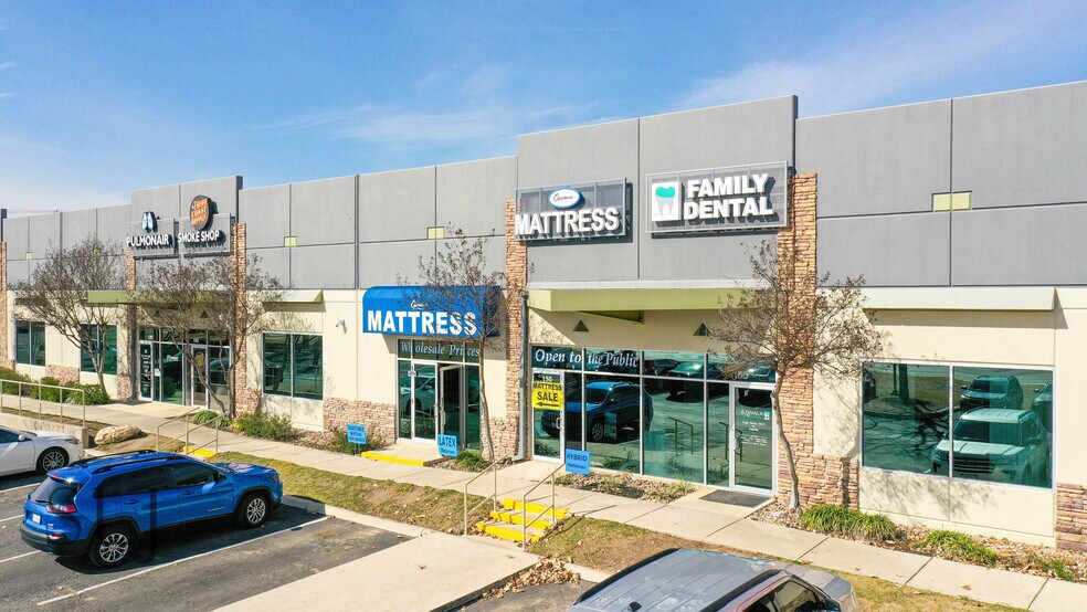 More Photos Of 5563 Dezavala Rd, San Antonio Showroom For Lease