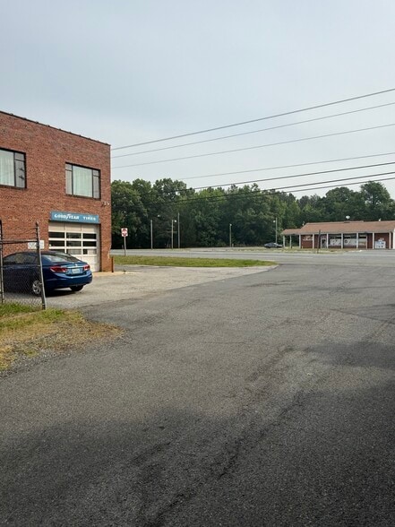 More Photos Of 10615 Crain hwy, Faulkner Auto Repair For Sale