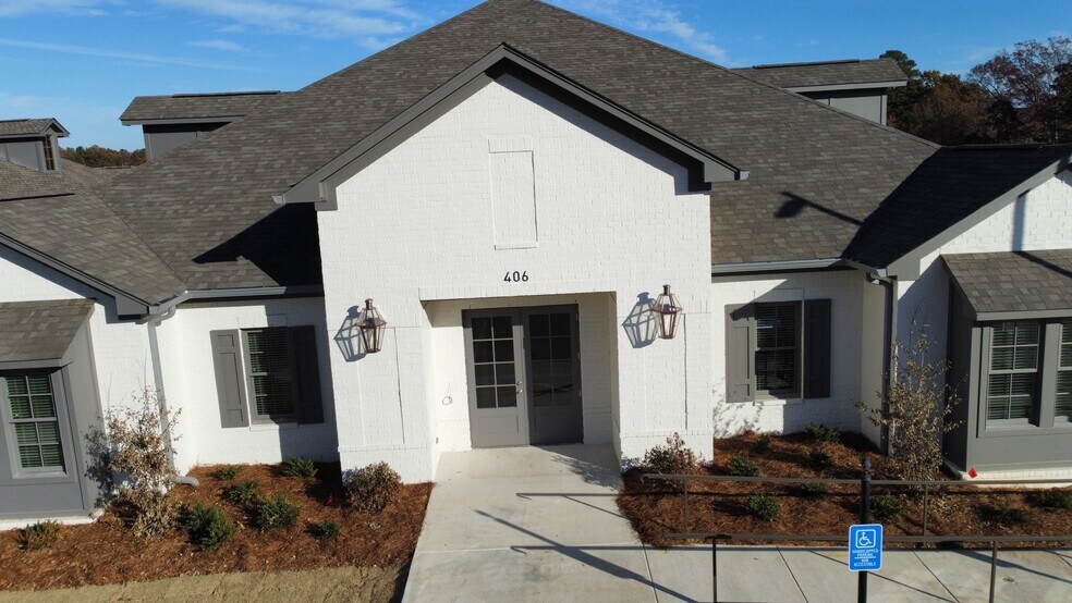 More Photos Of 406 Enterprise Dr, Oxford Office For Sale