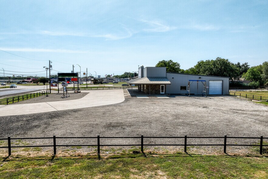 More Photos Of 185 State Highway 36 N, Caldwell Freestanding For Sale