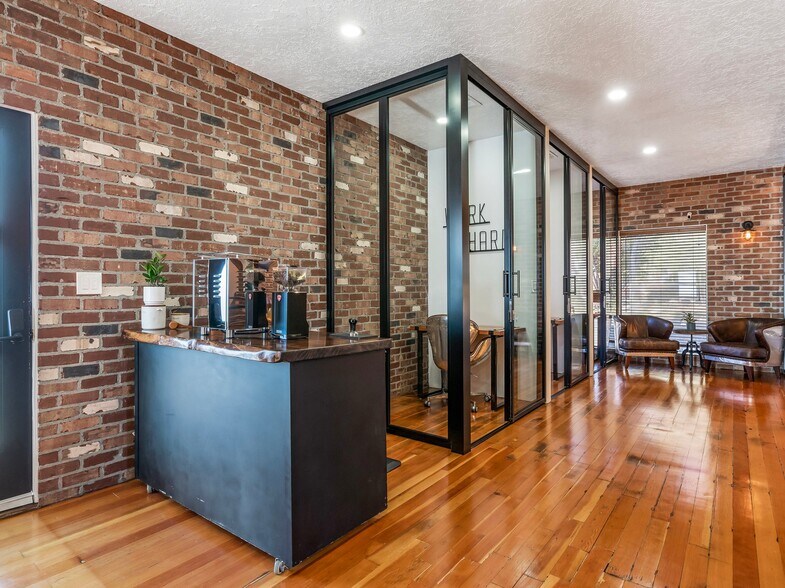 More Photos Of 2917 Washington St, Vancouver Storefront Retail Office For Sale