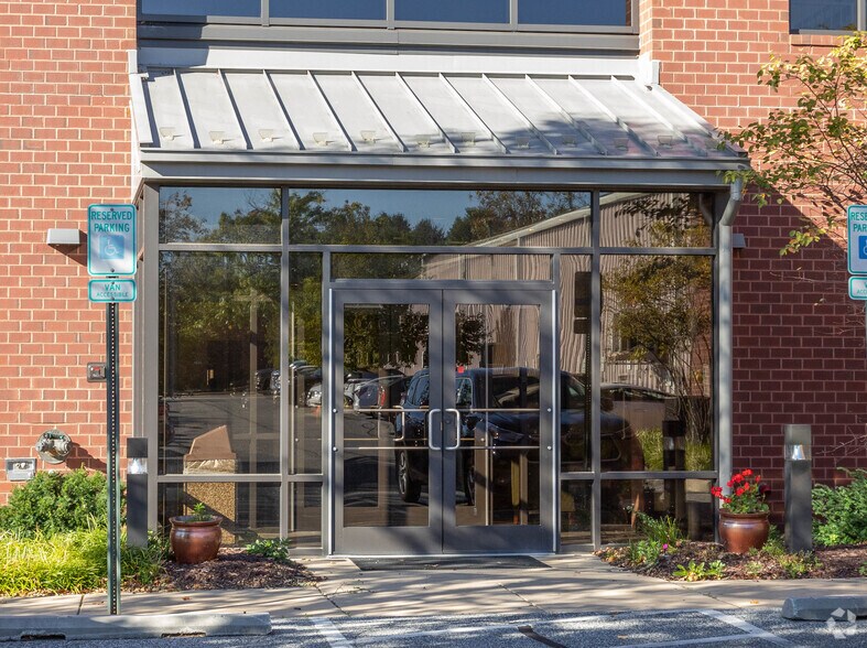 More Photos Of 1422 Clarkview Rd, Baltimore Office For Sale