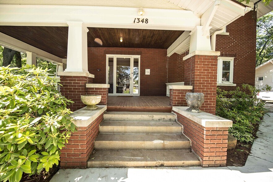 More Photos Of 1348 E Cherry St, Springfield Office For Lease