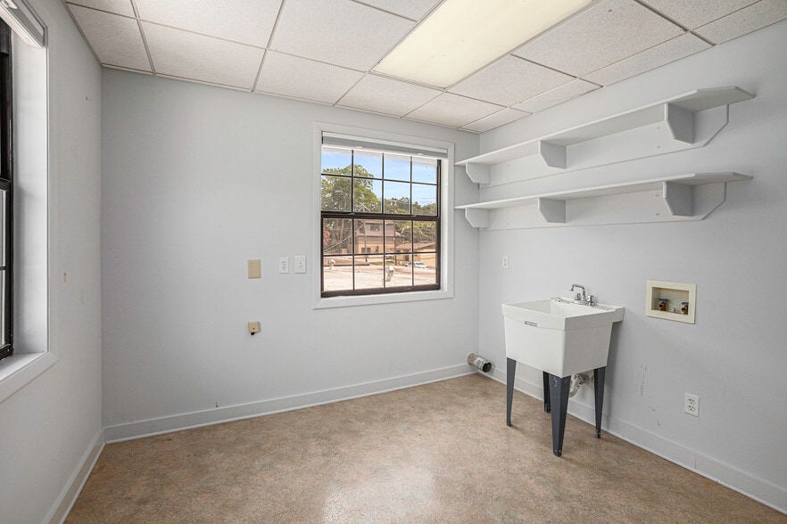 More Photos Of 2858 Franklin St, Avondale Estates Office For Lease