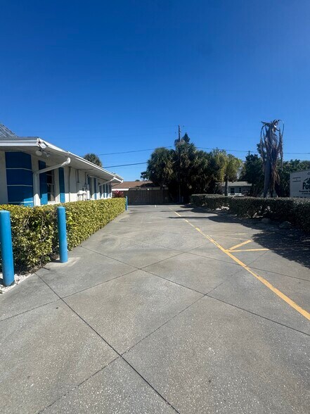 More Photos Of 6455 Gulf Blvd, Saint Petersburg Medical For Lease