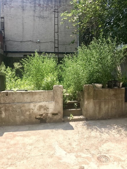 More Photos Of 302 Knickerbocker Ave, Brooklyn Storefront Retail Residential For Sale