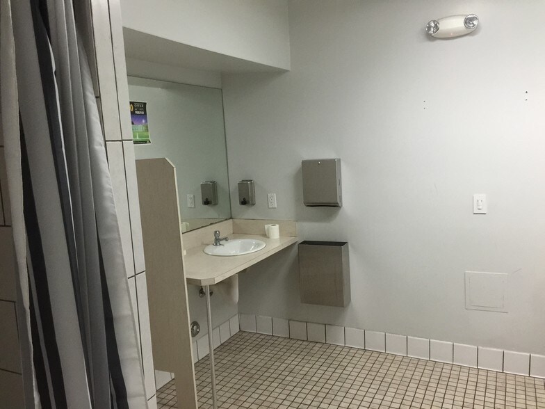 More Photos Of 5115 W Sunset Blvd, Los Angeles Storefront For Lease