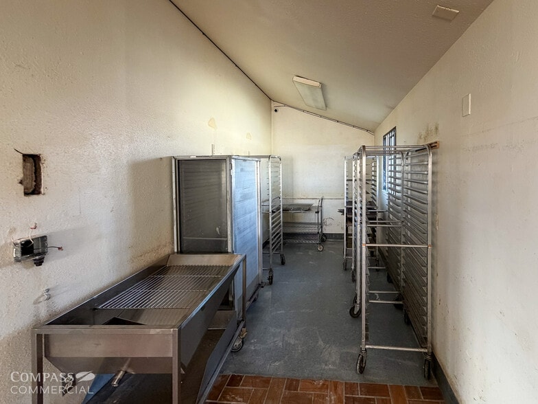 More Photos Of 210 SE 3rd St, Bend Restaurant For Lease