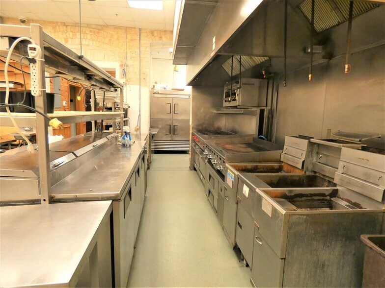 More Photos Of 119 Washington St, Beeville Restaurant For Sale